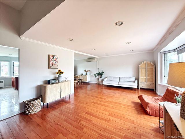 311 Southwood Circle, Syosset, NY 11791