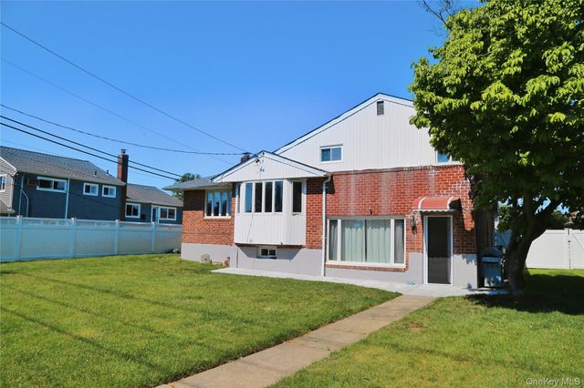 311 Southwood Circle, Syosset, NY 11791