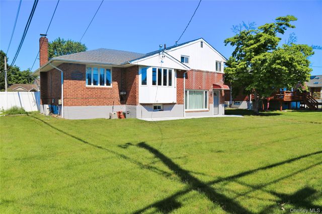 311 Southwood Circle, Syosset, NY 11791