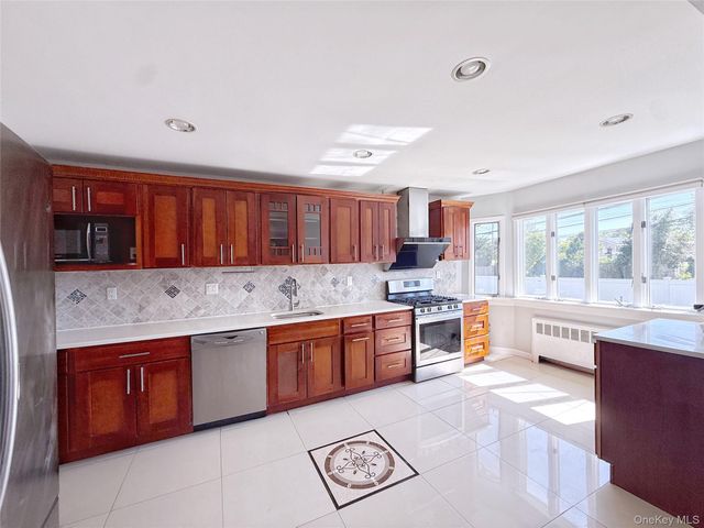 311 Southwood Circle, Syosset, NY 11791