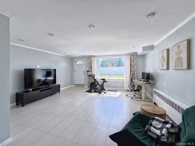 311 Southwood Circle, Syosset, NY 11791