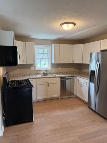 1443 Pioneer Road, Des Moines, IA 50320