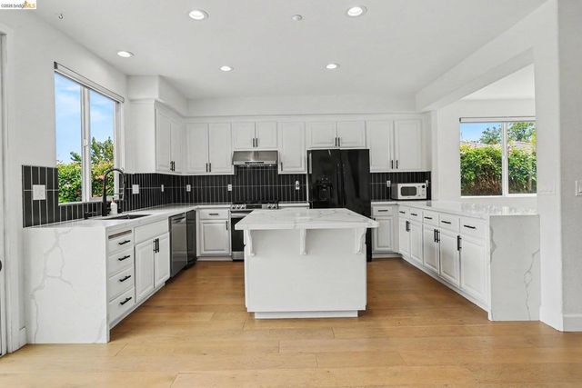 438 Montecito Dr, Brentwood, CA 94513