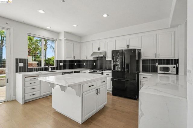438 Montecito Dr, Brentwood, CA 94513