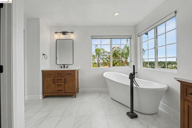 438 Montecito Dr, Brentwood, CA 94513