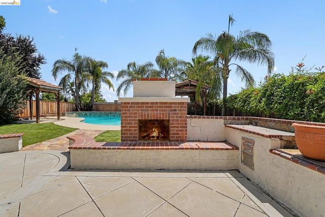 438 Montecito Dr, Brentwood, CA 94513