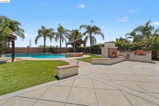 438 Montecito Dr, Brentwood, CA 94513