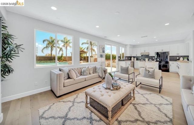 438 Montecito Dr, Brentwood, CA 94513