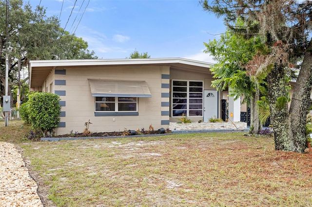 1113 OAKLAND CIRCLE, Tavares, FL 32778