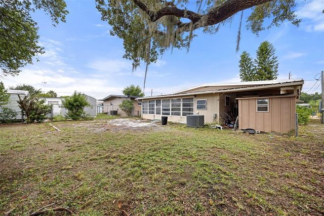 1113 OAKLAND CIRCLE, Tavares, FL 32778