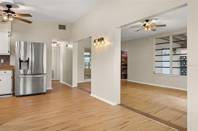 1113 OAKLAND CIRCLE, Tavares, FL 32778