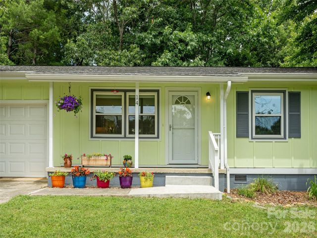 14 Fox Run Place, Fairview, NC 28730