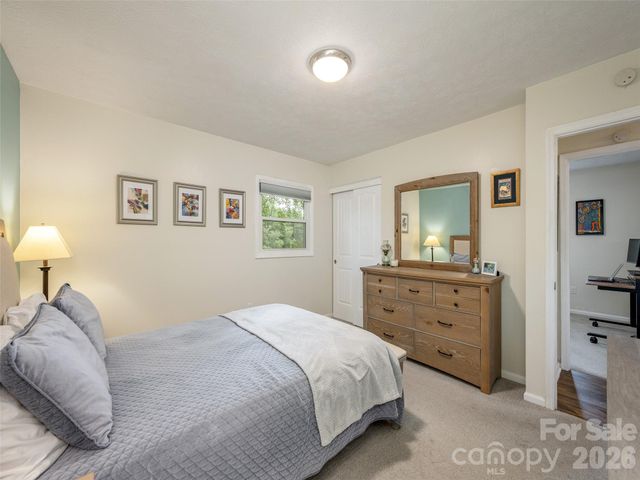 14 Fox Run Place, Fairview, NC 28730