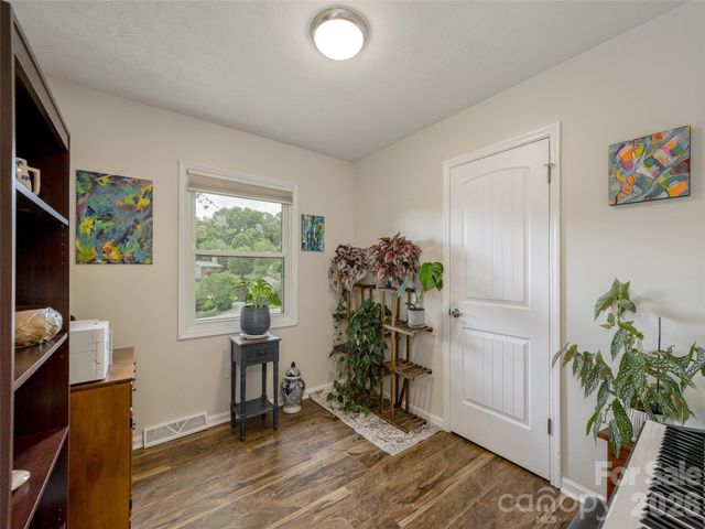 14 Fox Run Place, Fairview, NC 28730