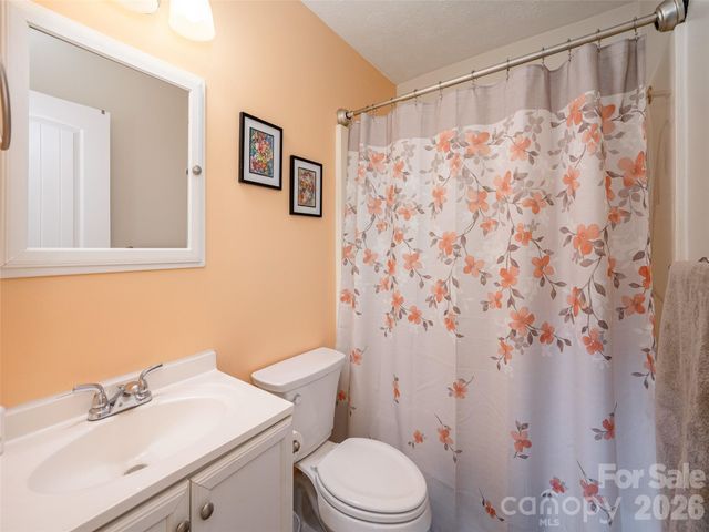 14 Fox Run Place, Fairview, NC 28730