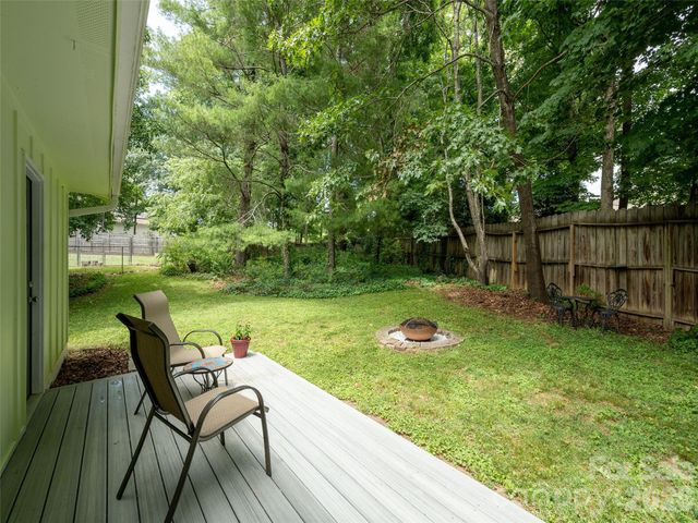 14 Fox Run Place, Fairview, NC 28730