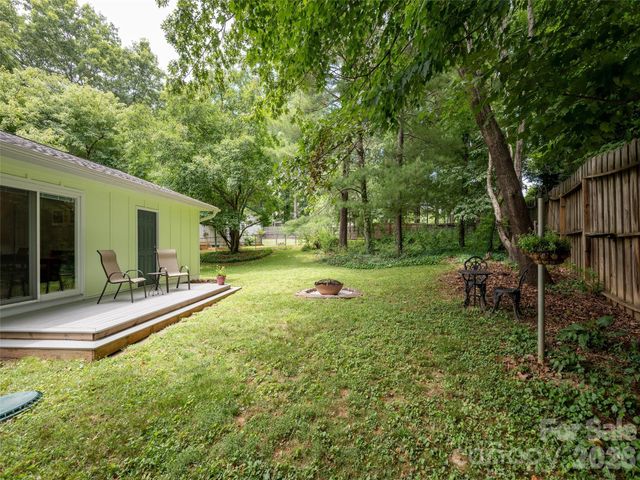 14 Fox Run Place, Fairview, NC 28730
