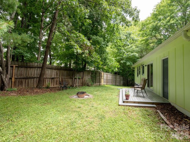 14 Fox Run Place, Fairview, NC 28730