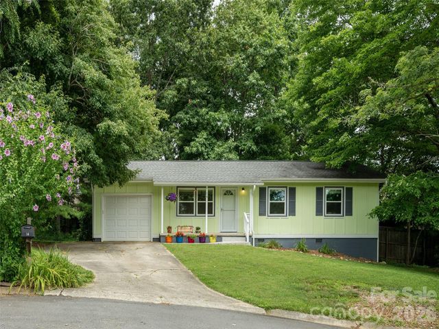 14 Fox Run Place, Fairview, NC 28730