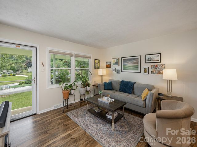 14 Fox Run Place, Fairview, NC 28730