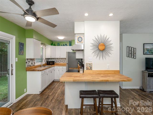 14 Fox Run Place, Fairview, NC 28730