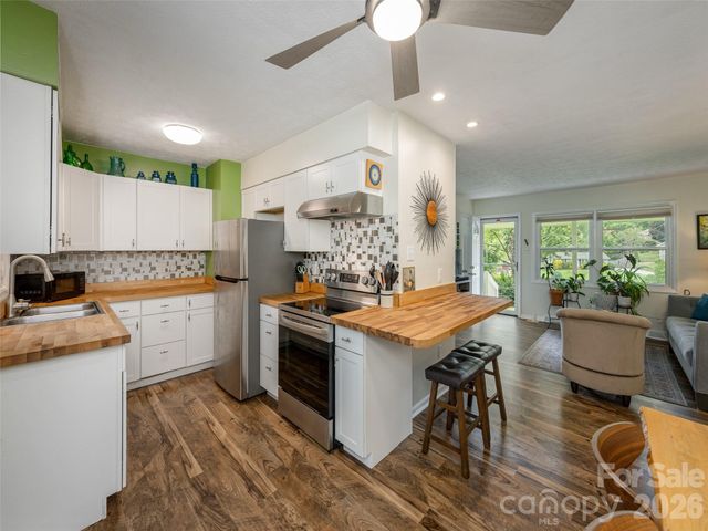 14 Fox Run Place, Fairview, NC 28730