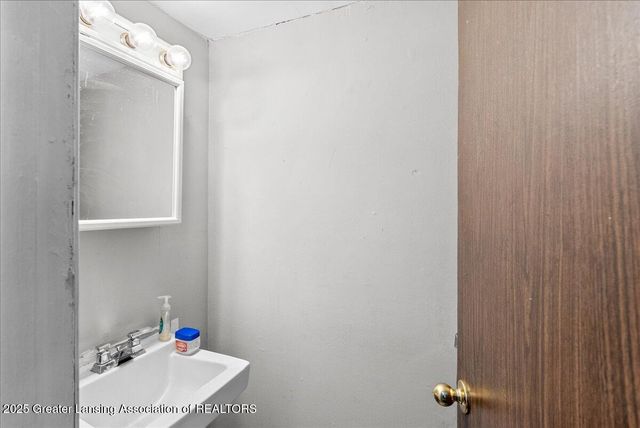 3941 Glenburne Boulevard, Lansing, MI 48911