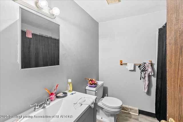 3941 Glenburne Boulevard, Lansing, MI 48911