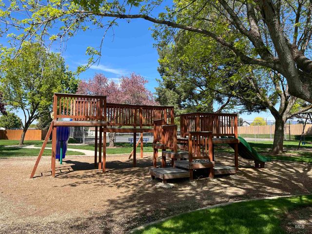 2043 S Locust Grove Lane, Meridian, ID 83642