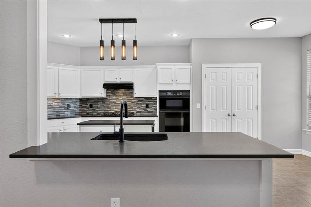 6253 W Persimmon Street, Fayetteville, AR 72704