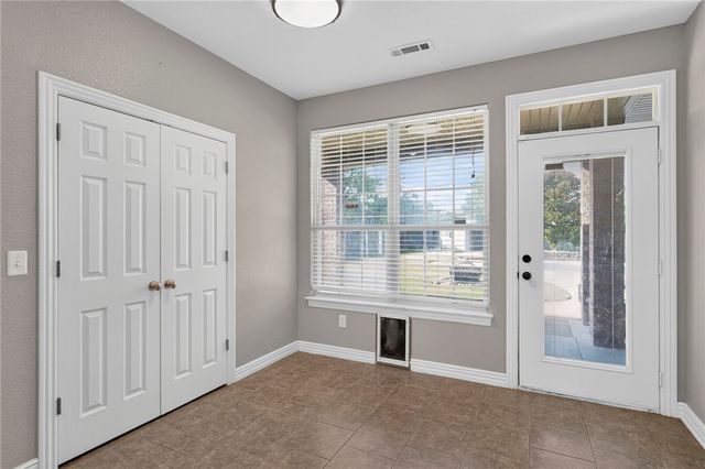 6253 W Persimmon Street, Fayetteville, AR 72704