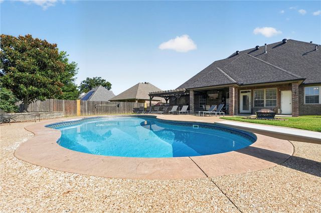 6253 W Persimmon Street, Fayetteville, AR 72704