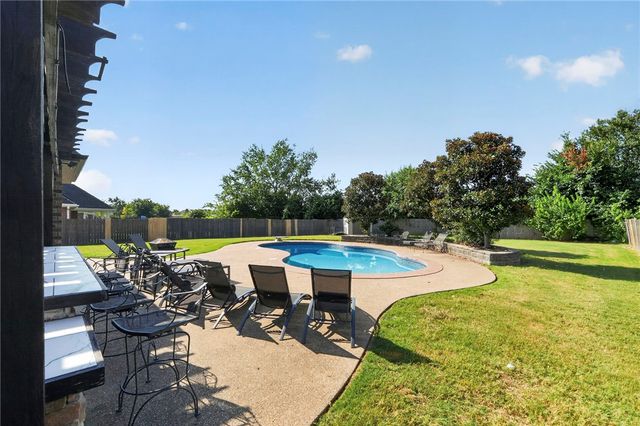6253 W Persimmon Street, Fayetteville, AR 72704