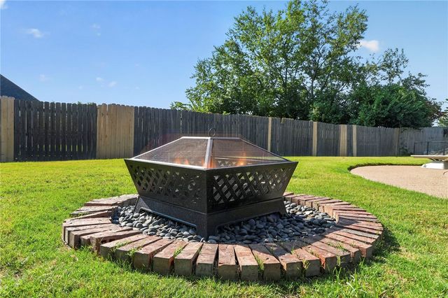 6253 W Persimmon Street, Fayetteville, AR 72704