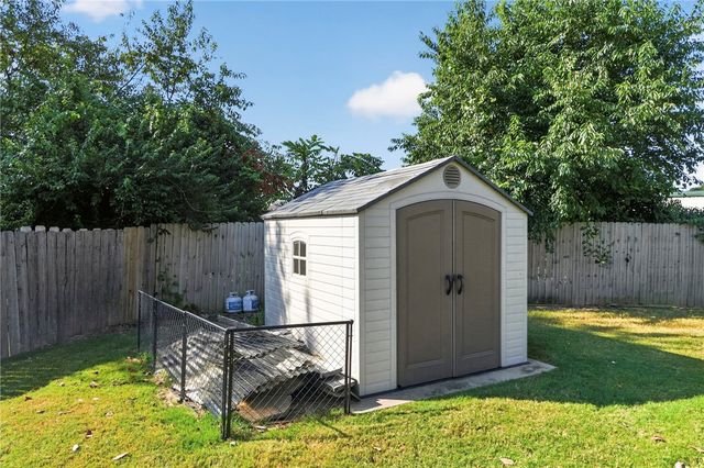 6253 W Persimmon Street, Fayetteville, AR 72704