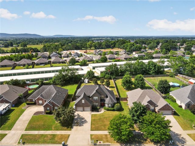 6253 W Persimmon Street, Fayetteville, AR 72704
