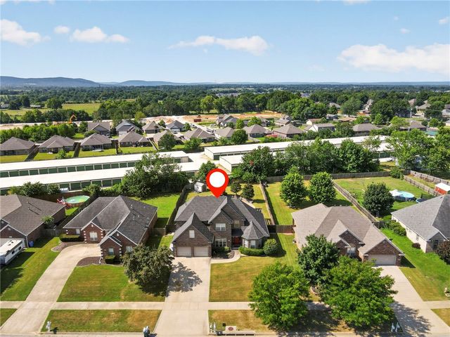 6253 W Persimmon Street, Fayetteville, AR 72704