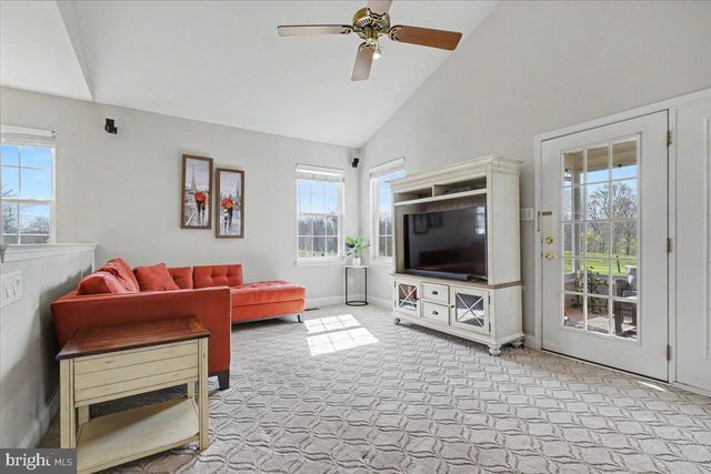 32 PAR CIR, Pottstown, PA 19464