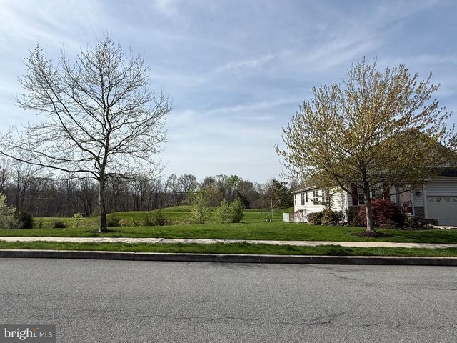 32 PAR CIR, Pottstown, PA 19464