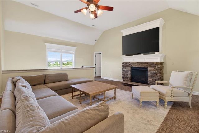 1436 Paul Eason DR, Chesapeake, VA 23322