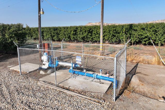 3905 S Hills Valley Road, Orange Cove, CA 93646