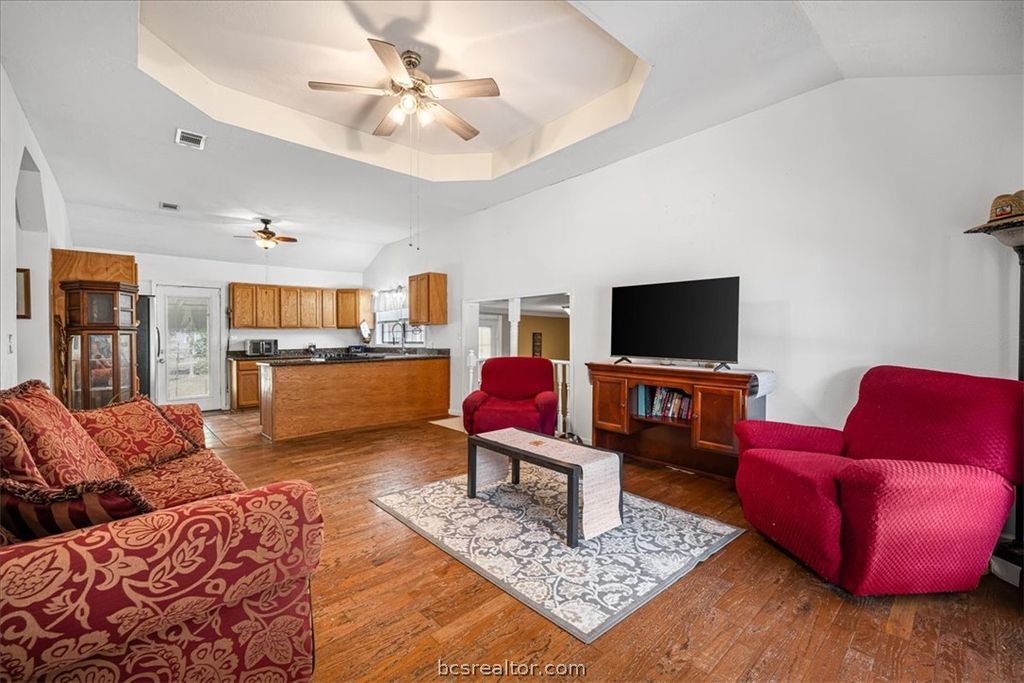 1206 W 8th St, Caldwell, TX 77836 — photo 4