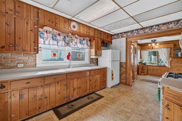 215 E 4th Street, Lockport, IL 60441