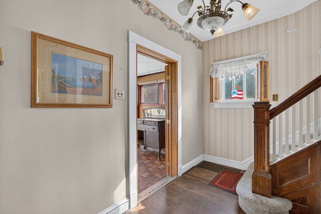 215 E 4th Street, Lockport, IL 60441
