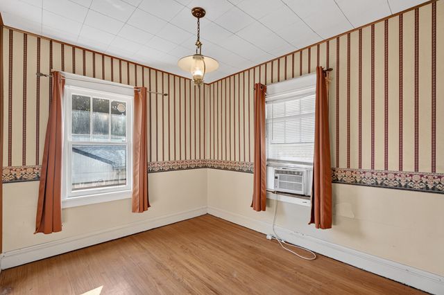 215 E 4th Street, Lockport, IL 60441