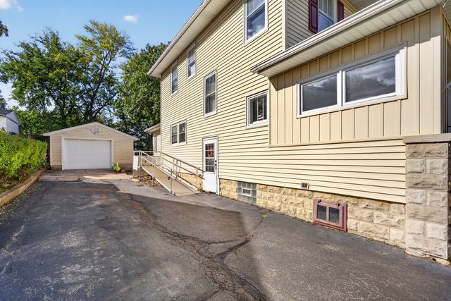 215 E 4th Street, Lockport, IL 60441