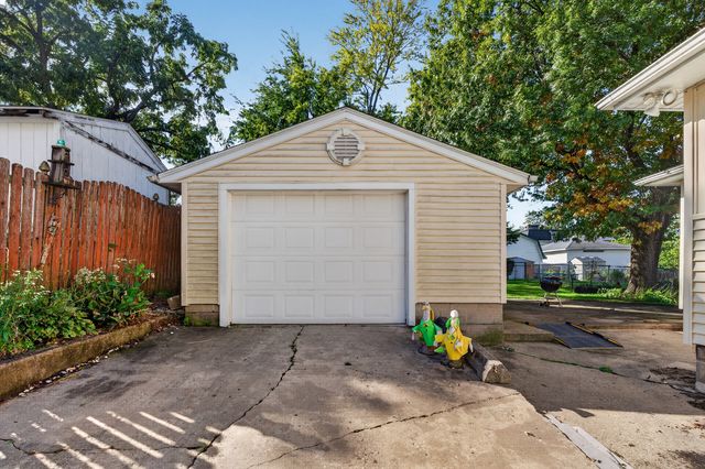 215 E 4th Street, Lockport, IL 60441