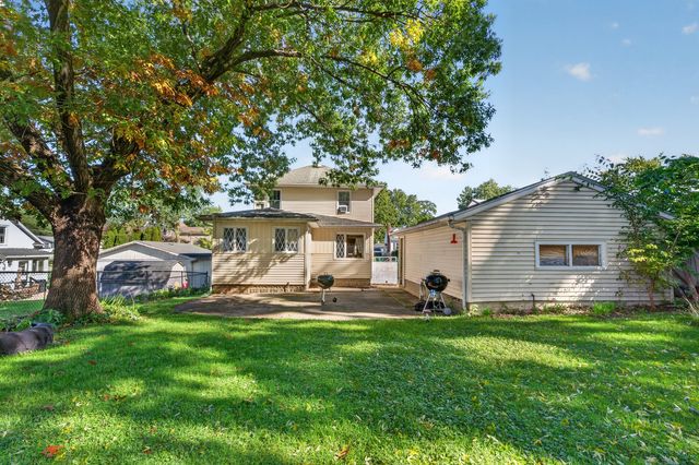 215 E 4th Street, Lockport, IL 60441