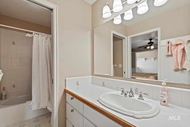 8344 Partridge Drive, Nampa, ID 83686