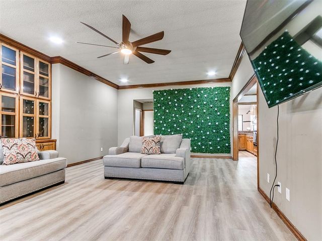 1820 E Main Street, Moore, OK 73160